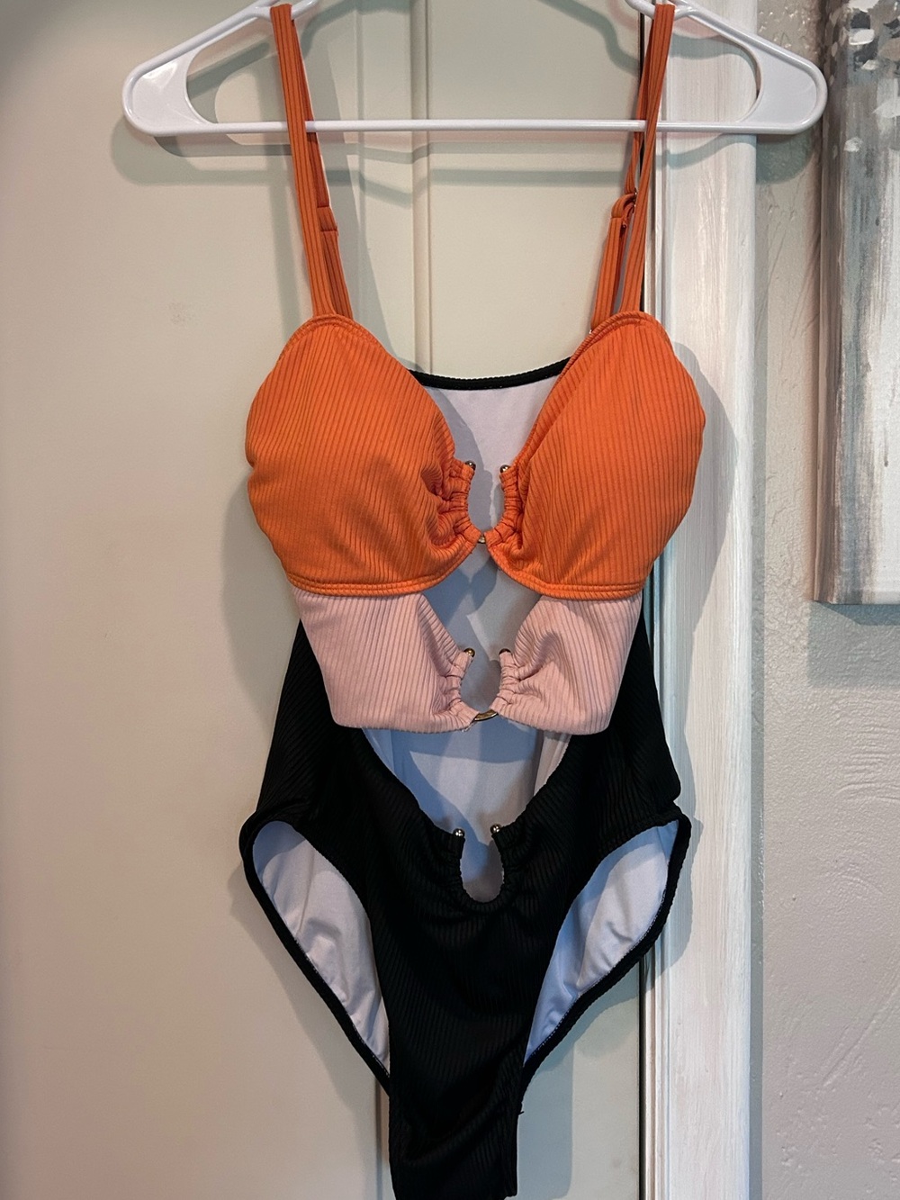 Cutout Ribbed Colorblock One-Piece Swimsuit - Picture 4 of 16